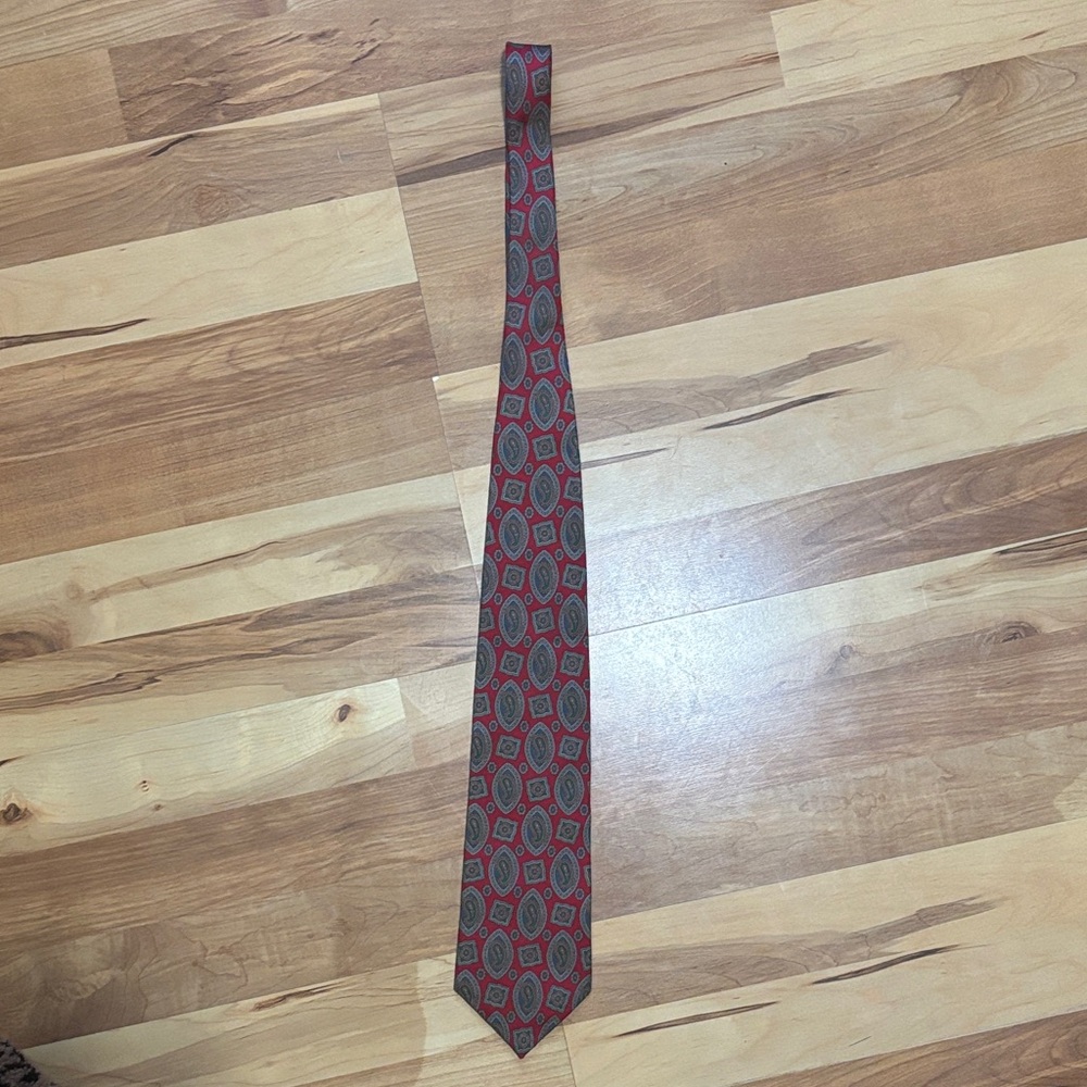 Oscar de la Renta Red and Gray Paisley Patterned Tie